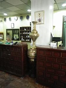 1921 tres beau vase dans la salle de l'hotel timgad a oran